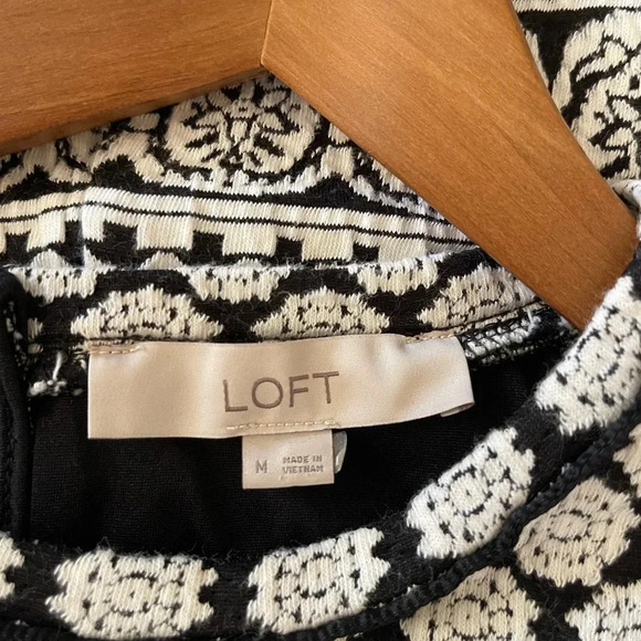 Women’s LOFT Embroidered medallion print Short Sleeve Dress Size Medium - Picture 3 of 4